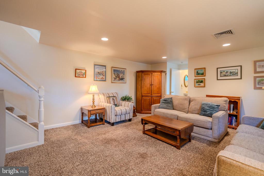 12 LINCOLN LANE