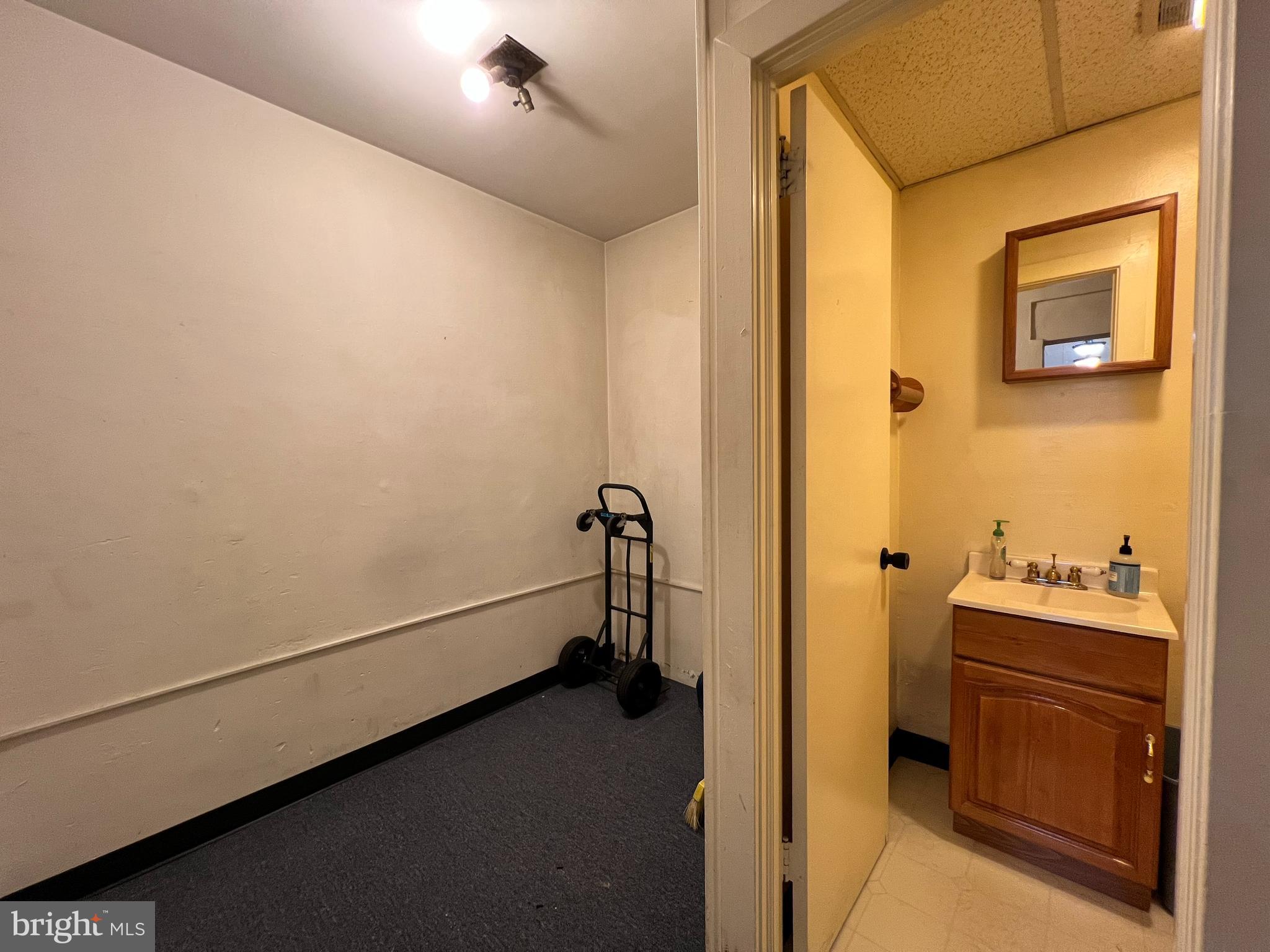 27 S LANSDOWNE AVENUE