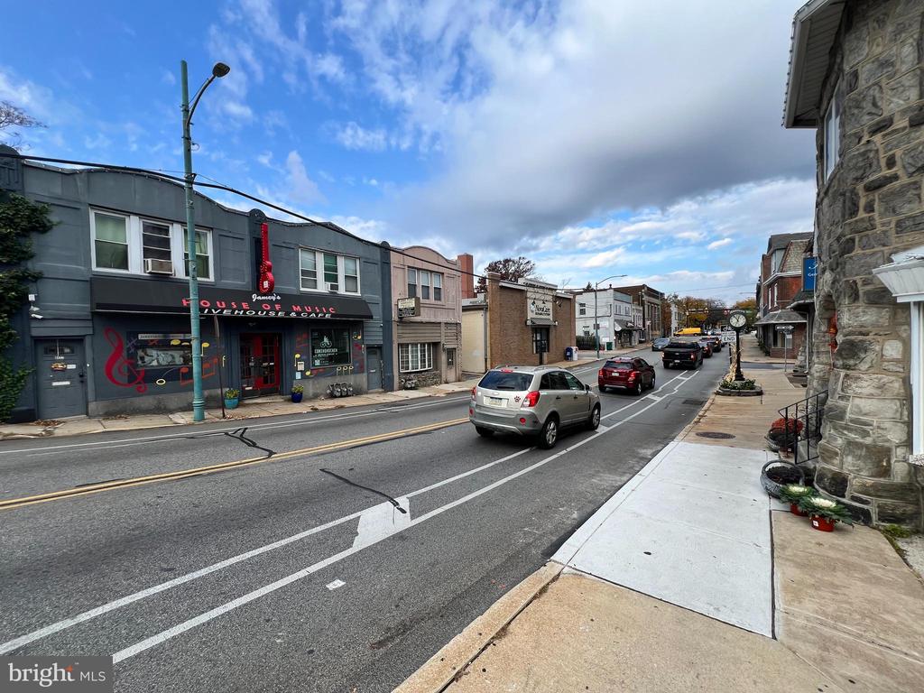 27 S LANSDOWNE AVENUE