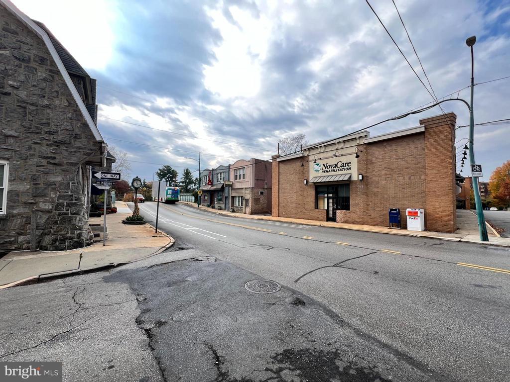 27 S LANSDOWNE AVENUE