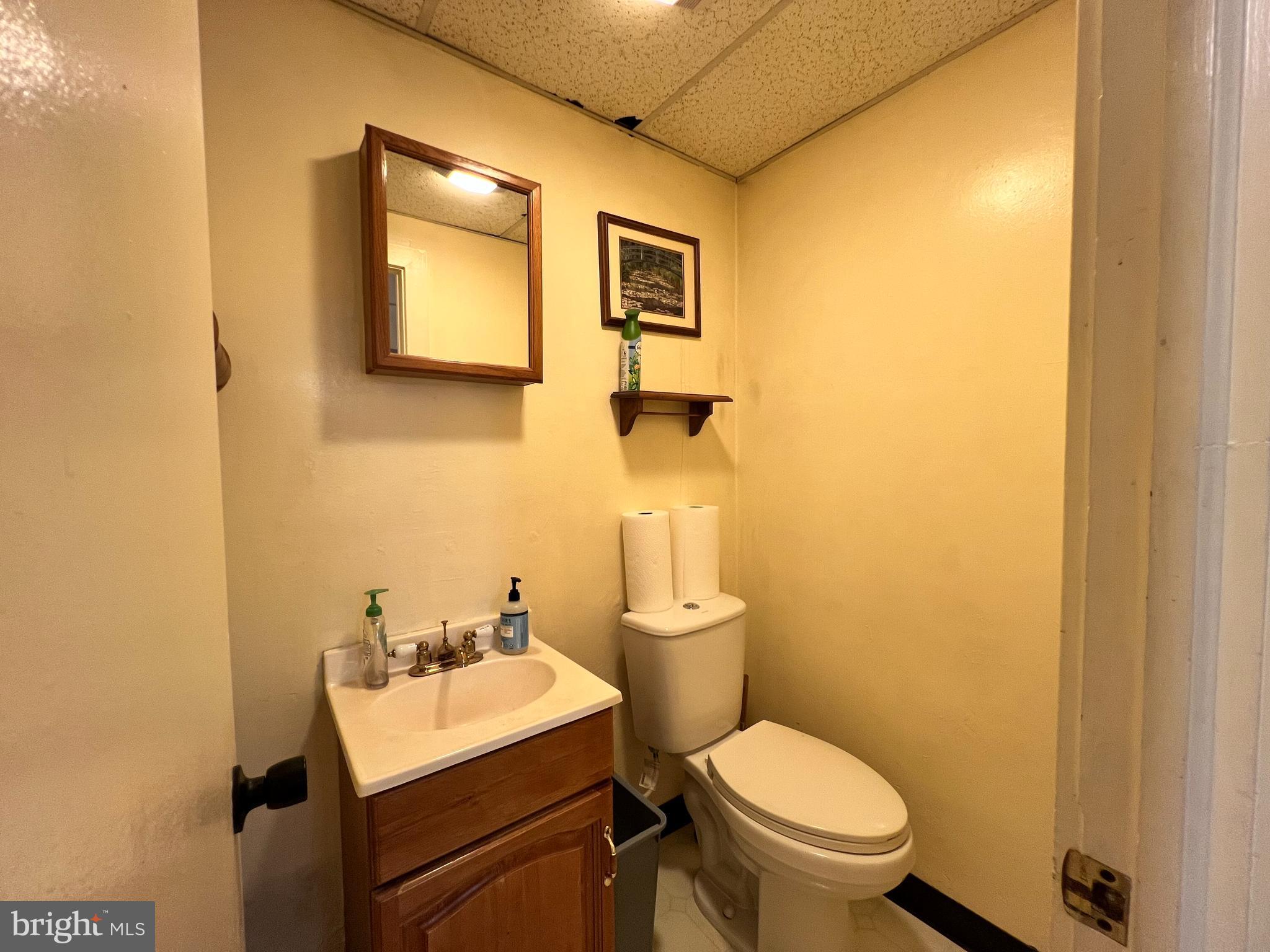 27 S LANSDOWNE AVENUE