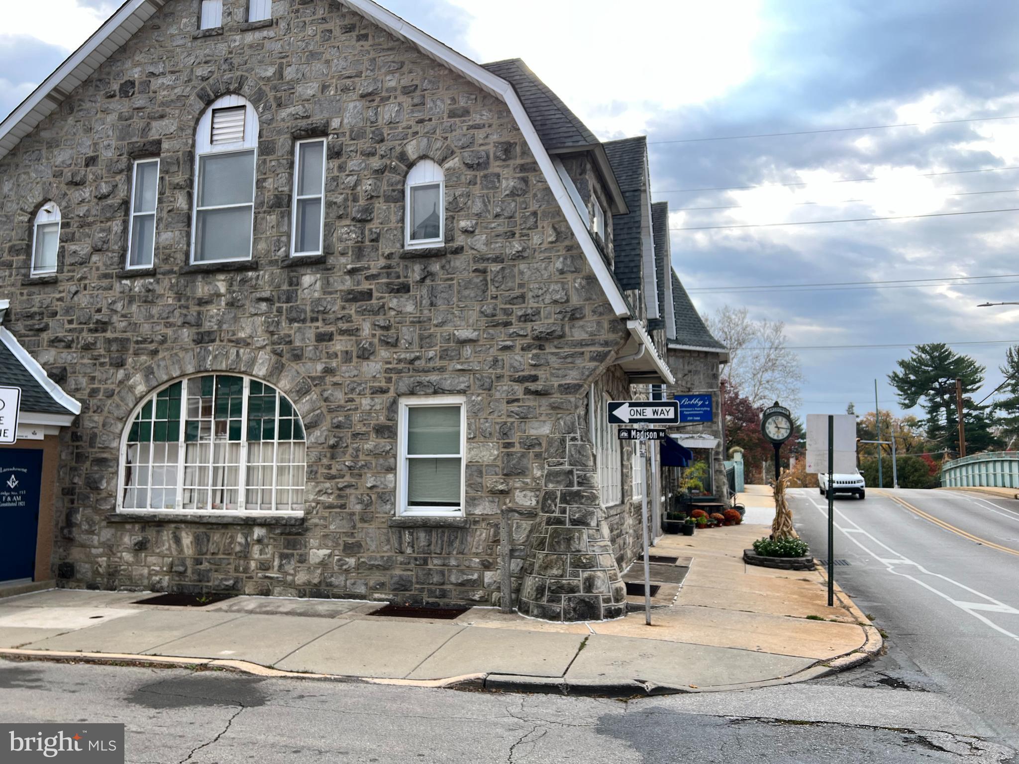 27 S LANSDOWNE AVENUE