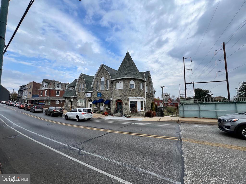 27 S LANSDOWNE AVENUE