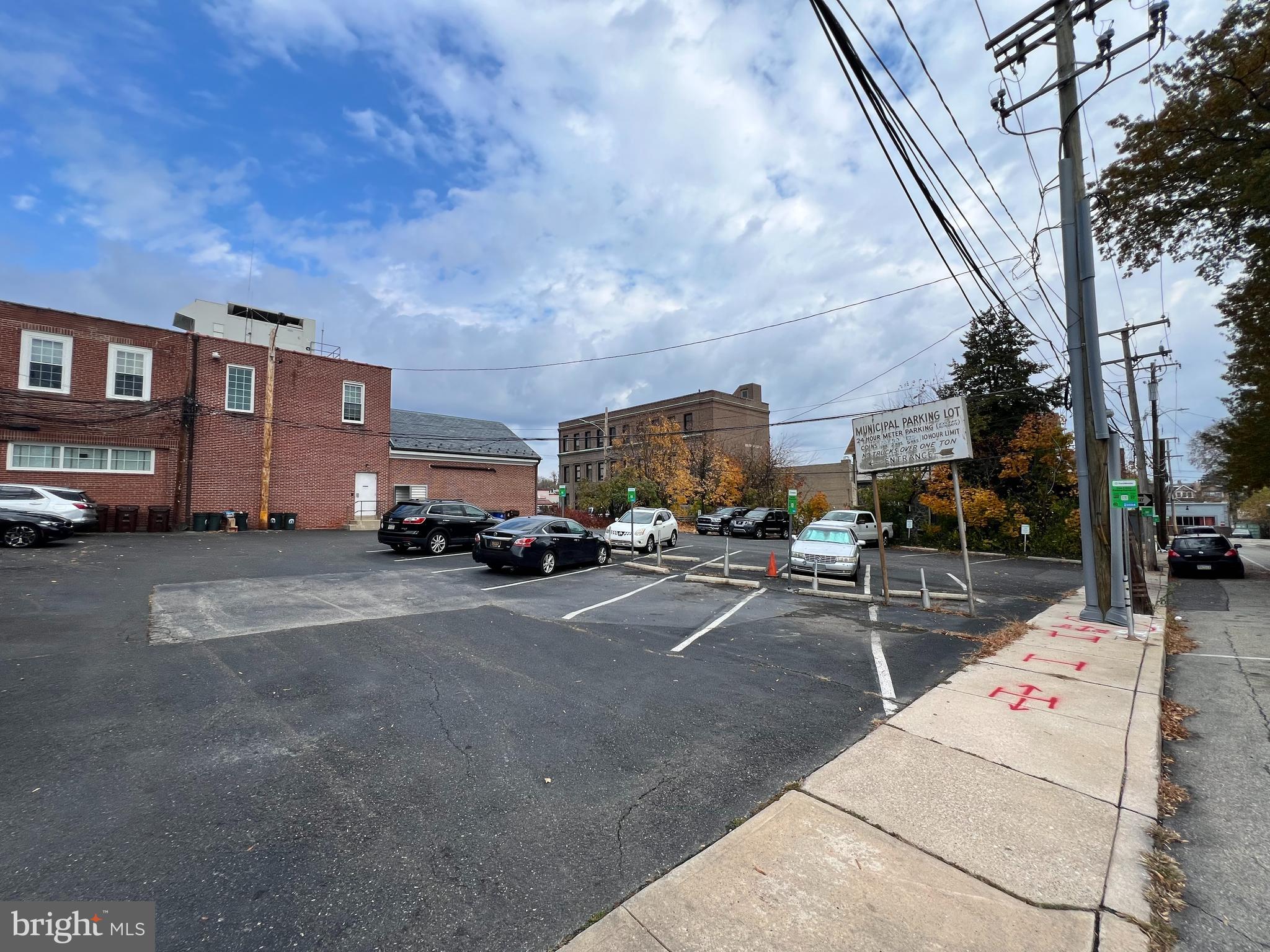 27 S LANSDOWNE AVENUE