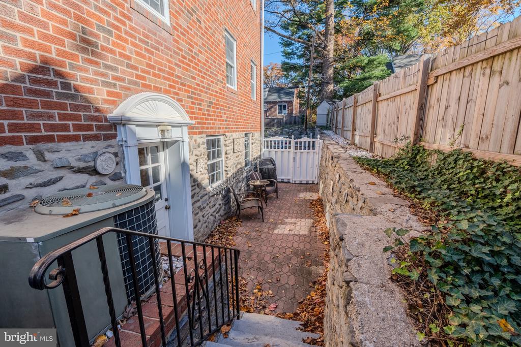 1223 DREXEL AVENUE