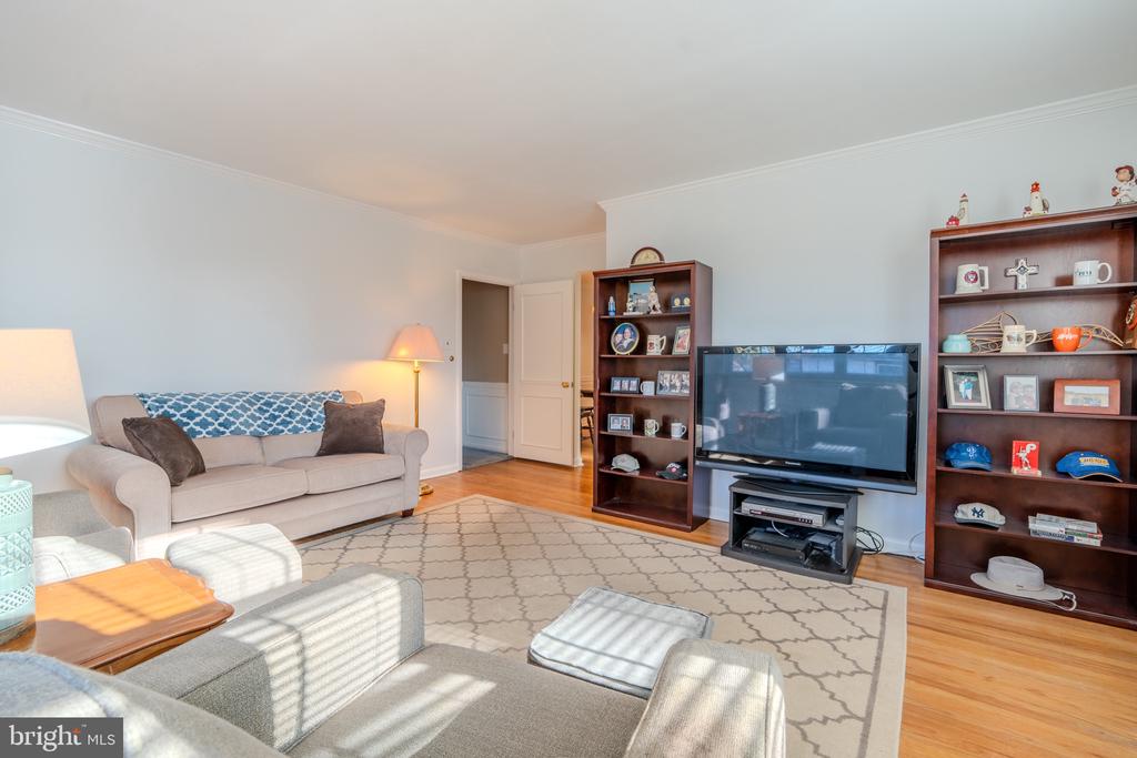1223 DREXEL AVENUE