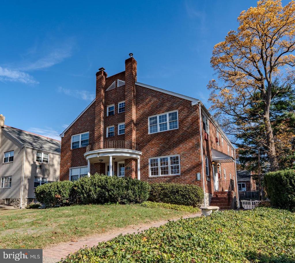 1223 DREXEL AVENUE