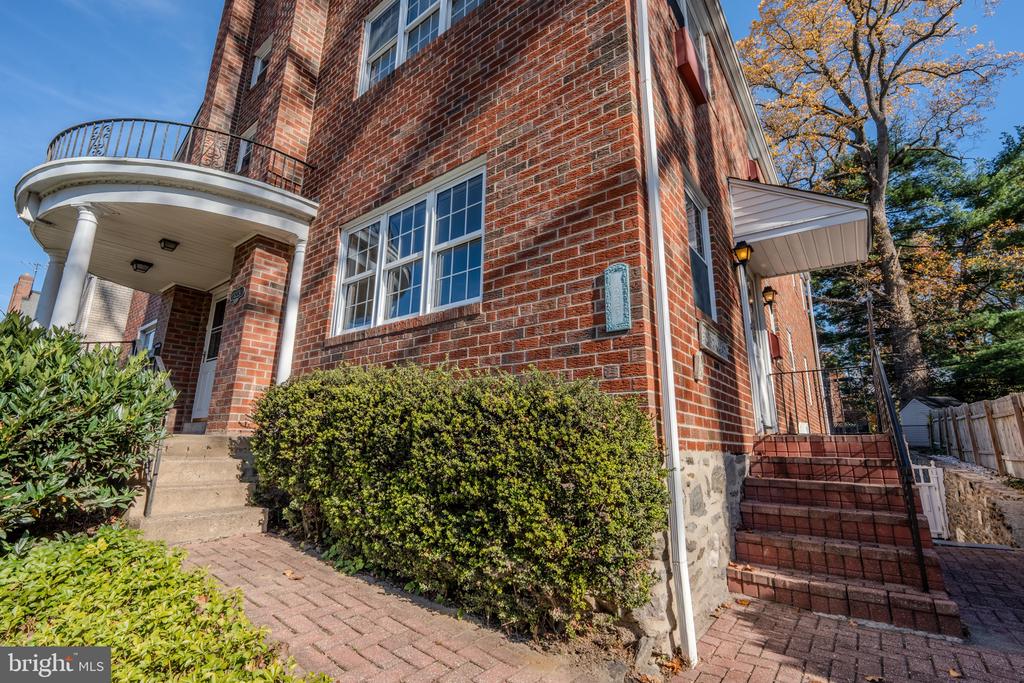 1223 DREXEL AVENUE