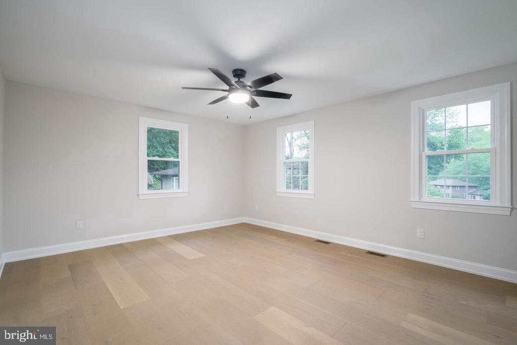 306 SANDCASTLE LANE
