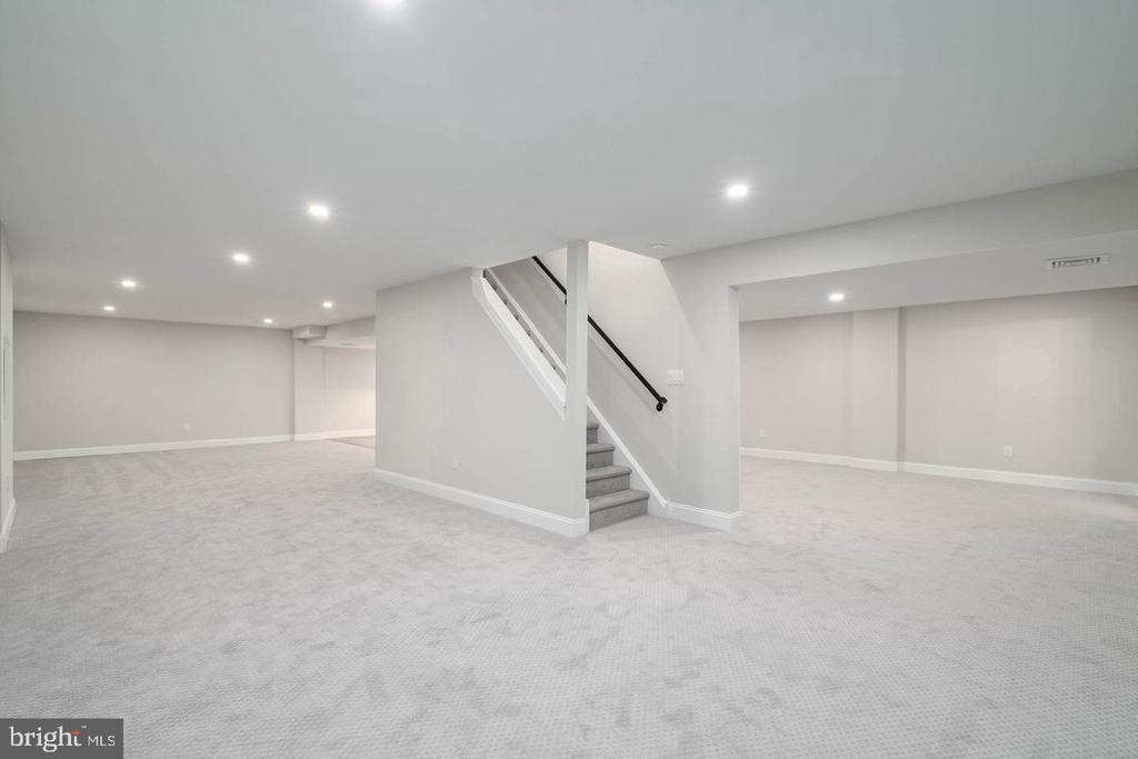 306 SANDCASTLE LANE