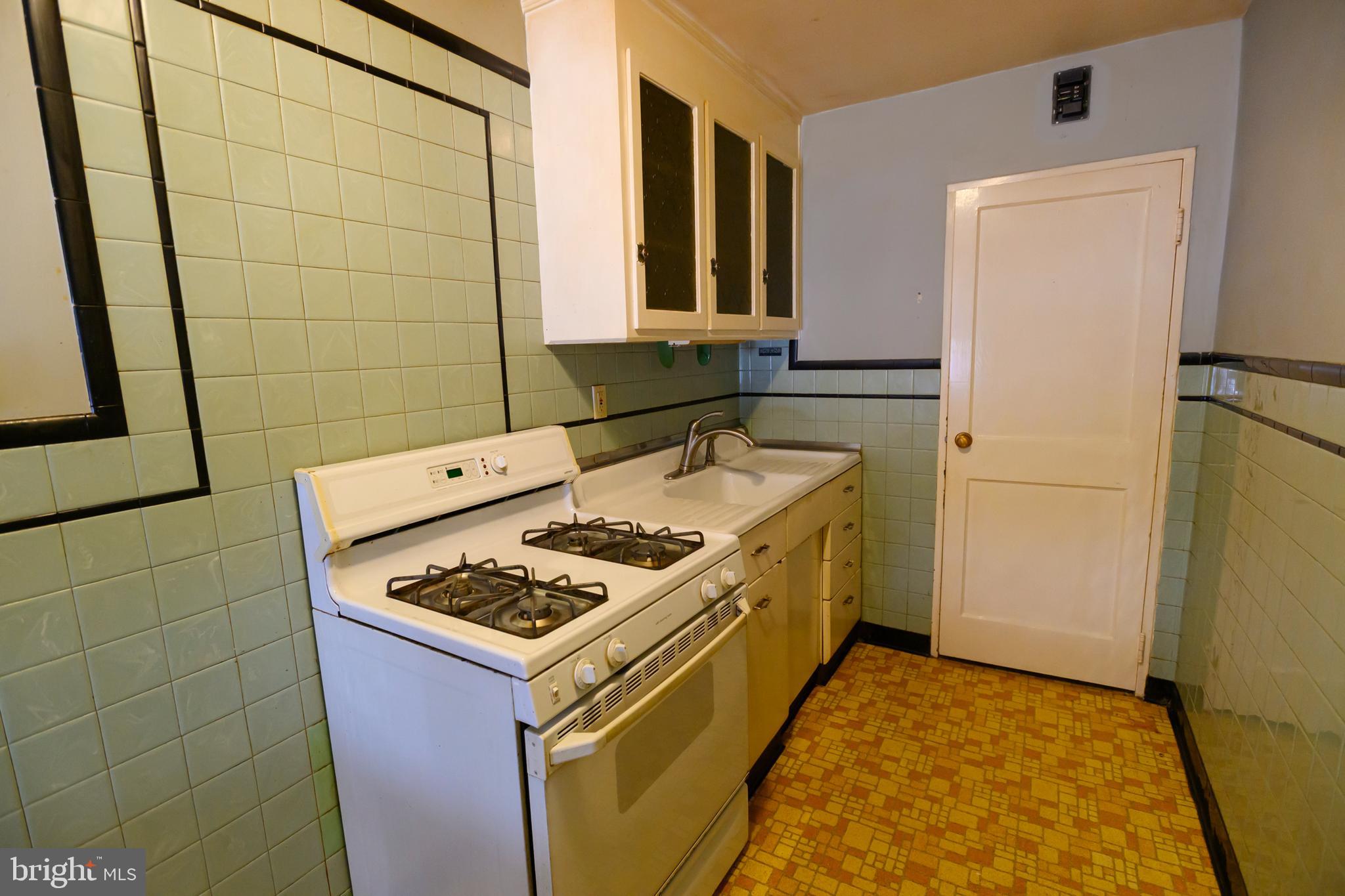 127 SHERBROOK BOULEVARD