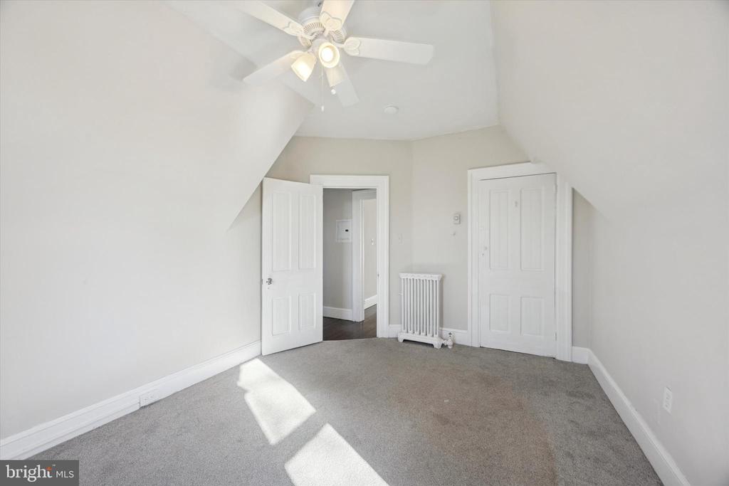 222 HENDERSON AVENUE Unit: 3