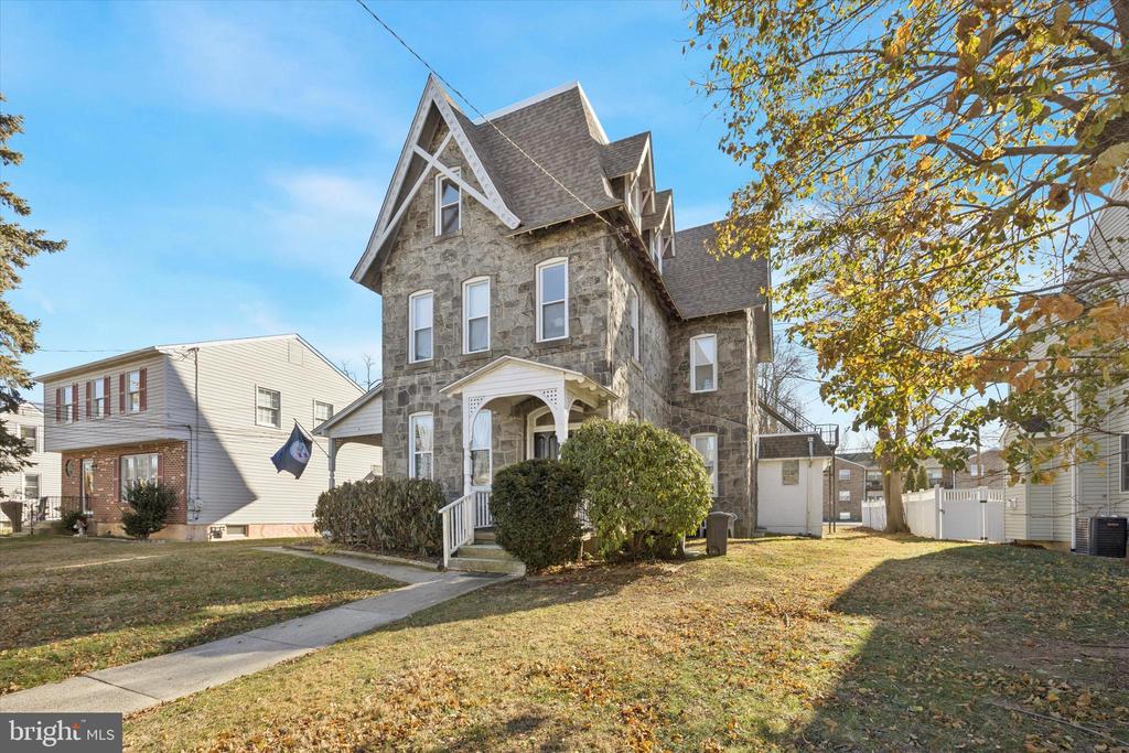 222 HENDERSON AVENUE Unit: 3