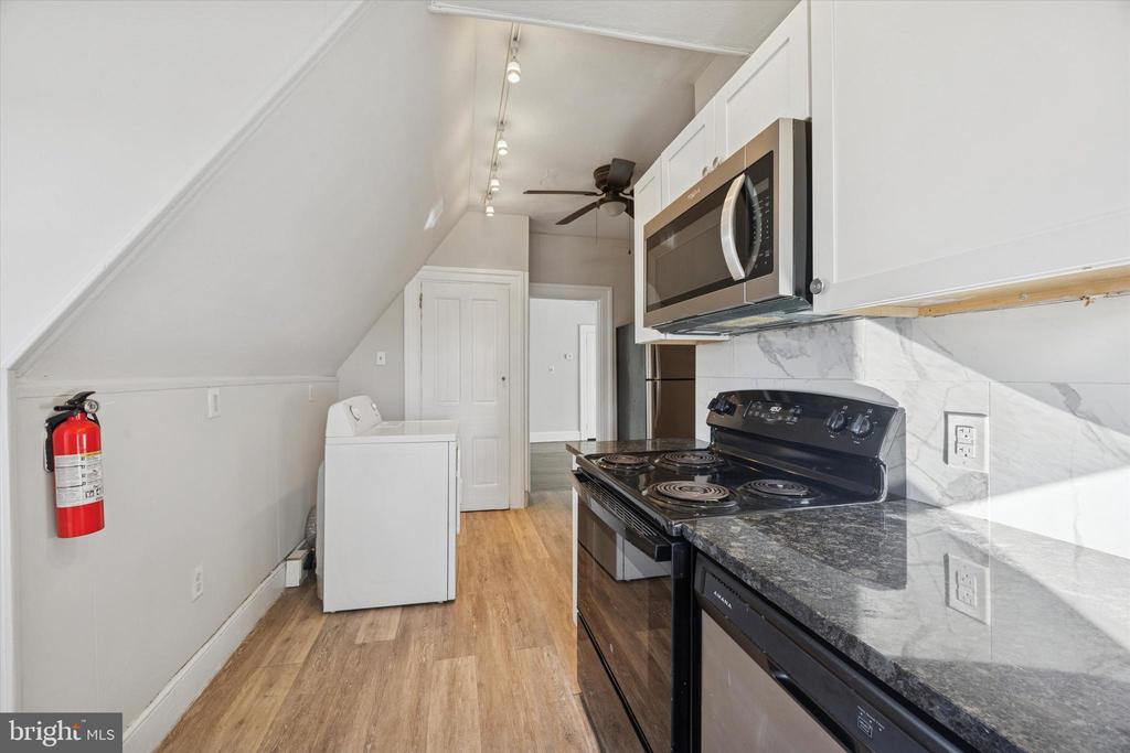 222 HENDERSON AVENUE Unit: 3