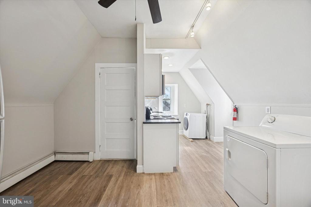 222 HENDERSON AVENUE Unit: 3