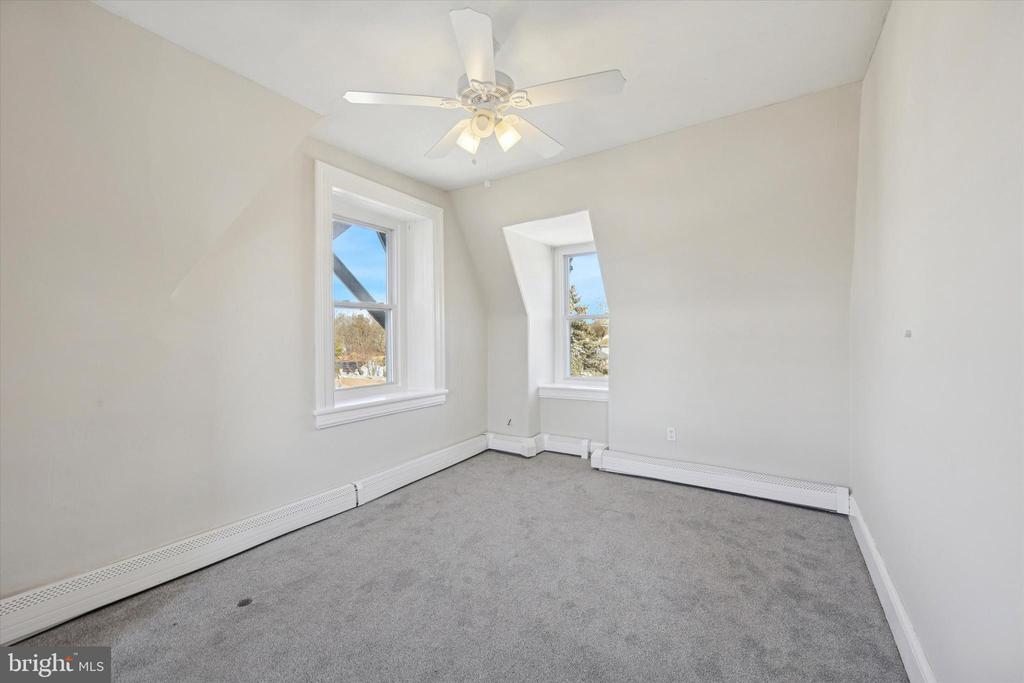 222 HENDERSON AVENUE Unit: 3