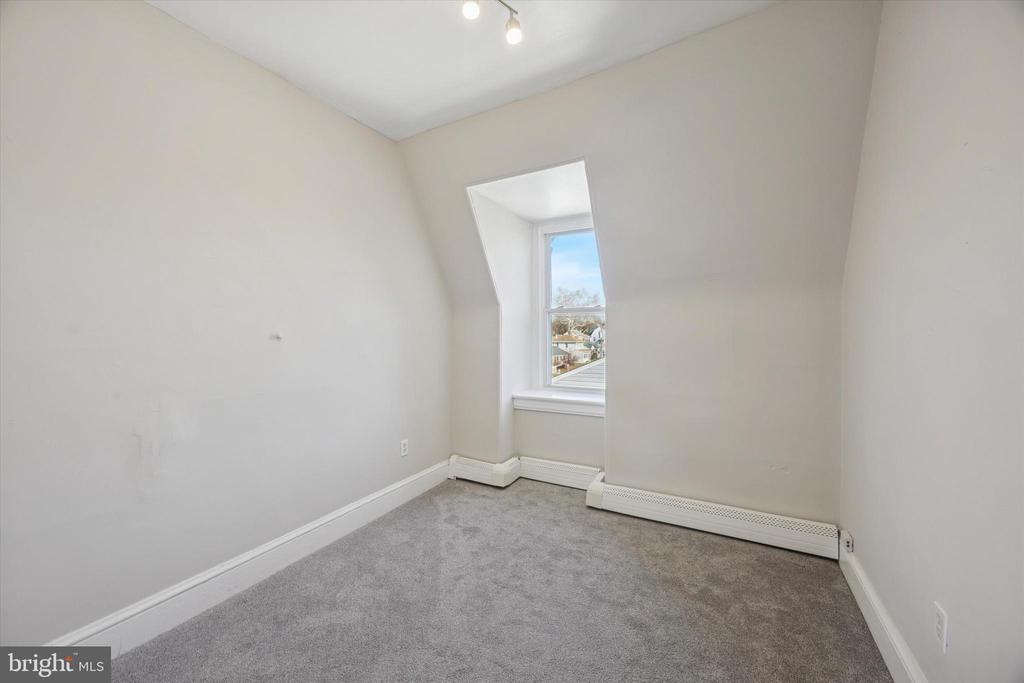 222 HENDERSON AVENUE Unit: 3