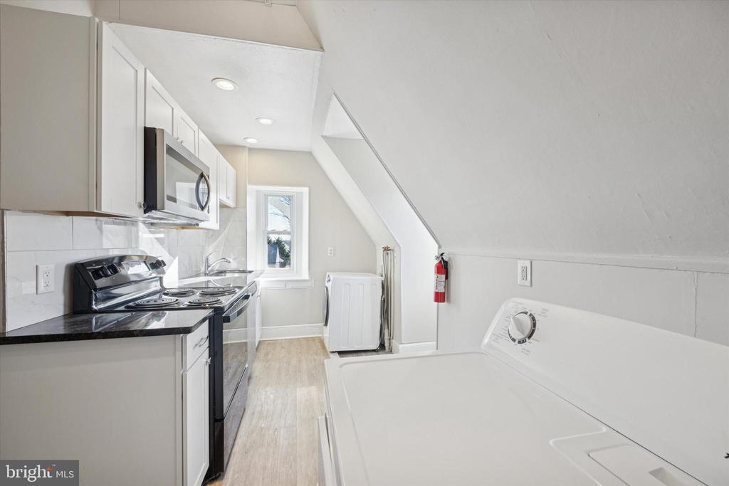 222 HENDERSON AVENUE Unit: 3