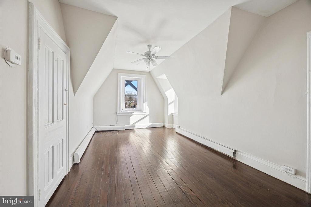 222 HENDERSON AVENUE Unit: 3