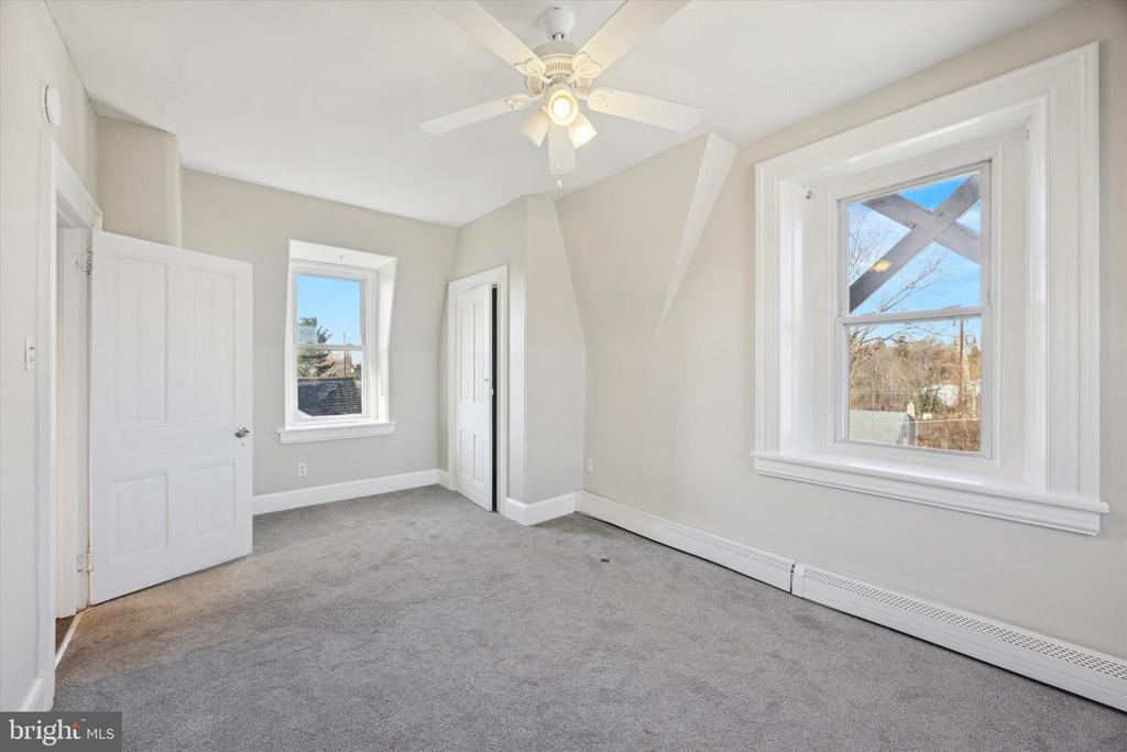222 HENDERSON AVENUE Unit: 3