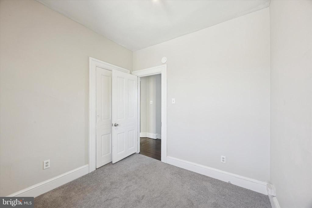 222 HENDERSON AVENUE Unit: 3