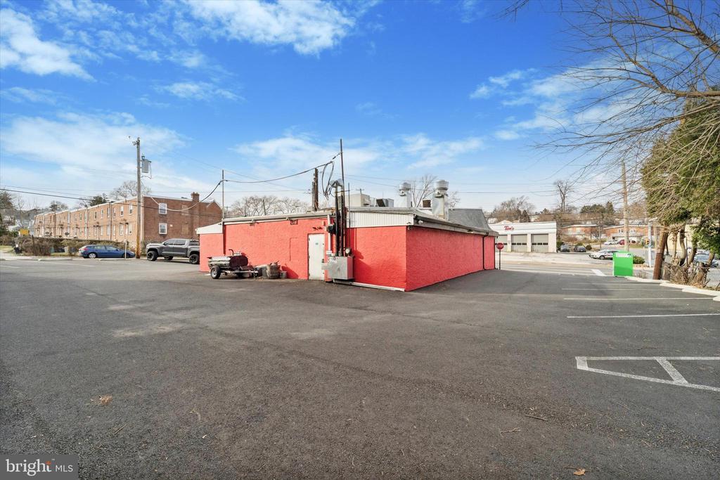 265 E TOWNSHIP LINE ROAD