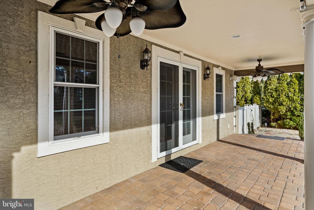 727 E MANOA ROAD
