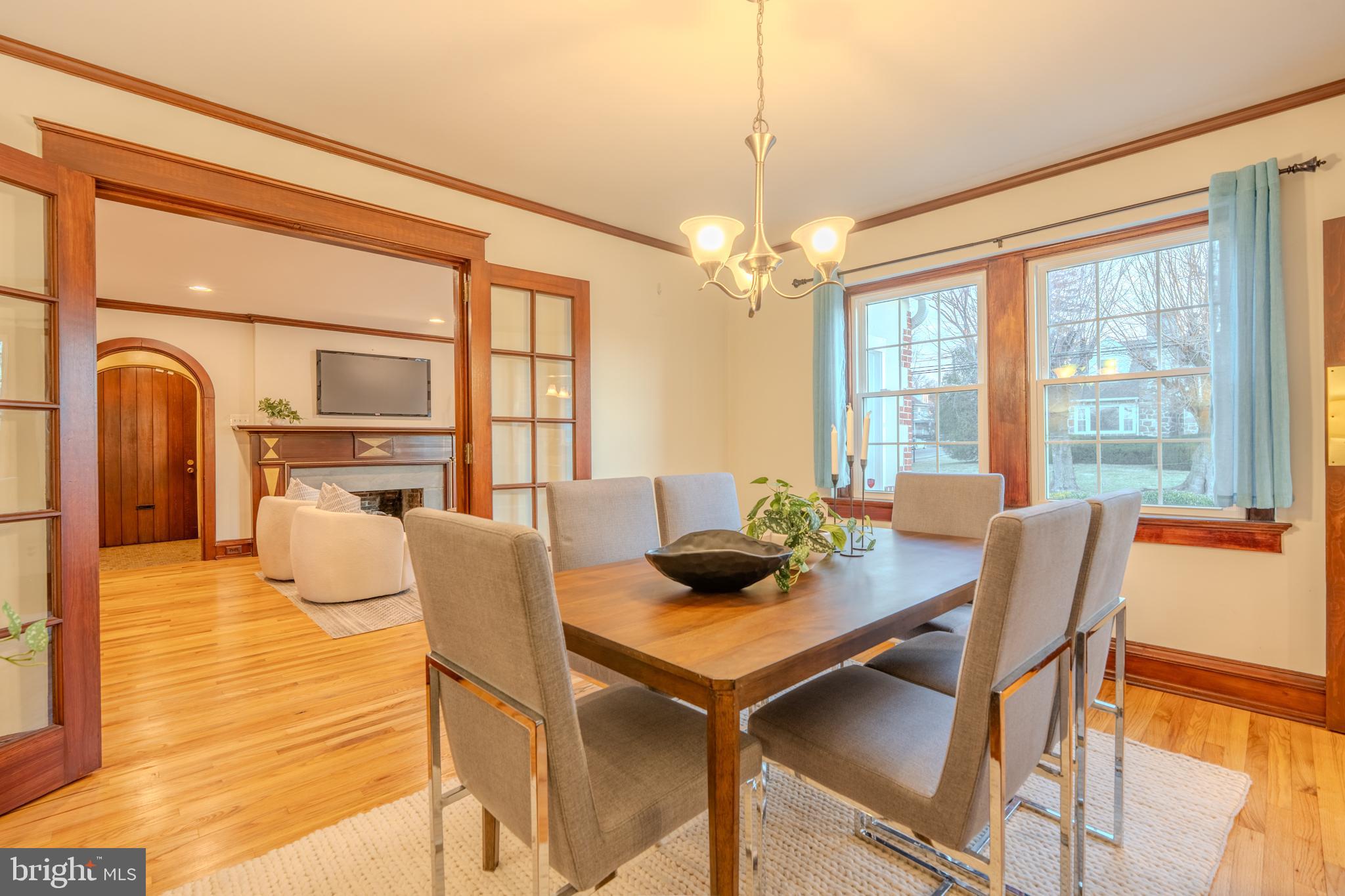 101 W HILLCREST AVENUE