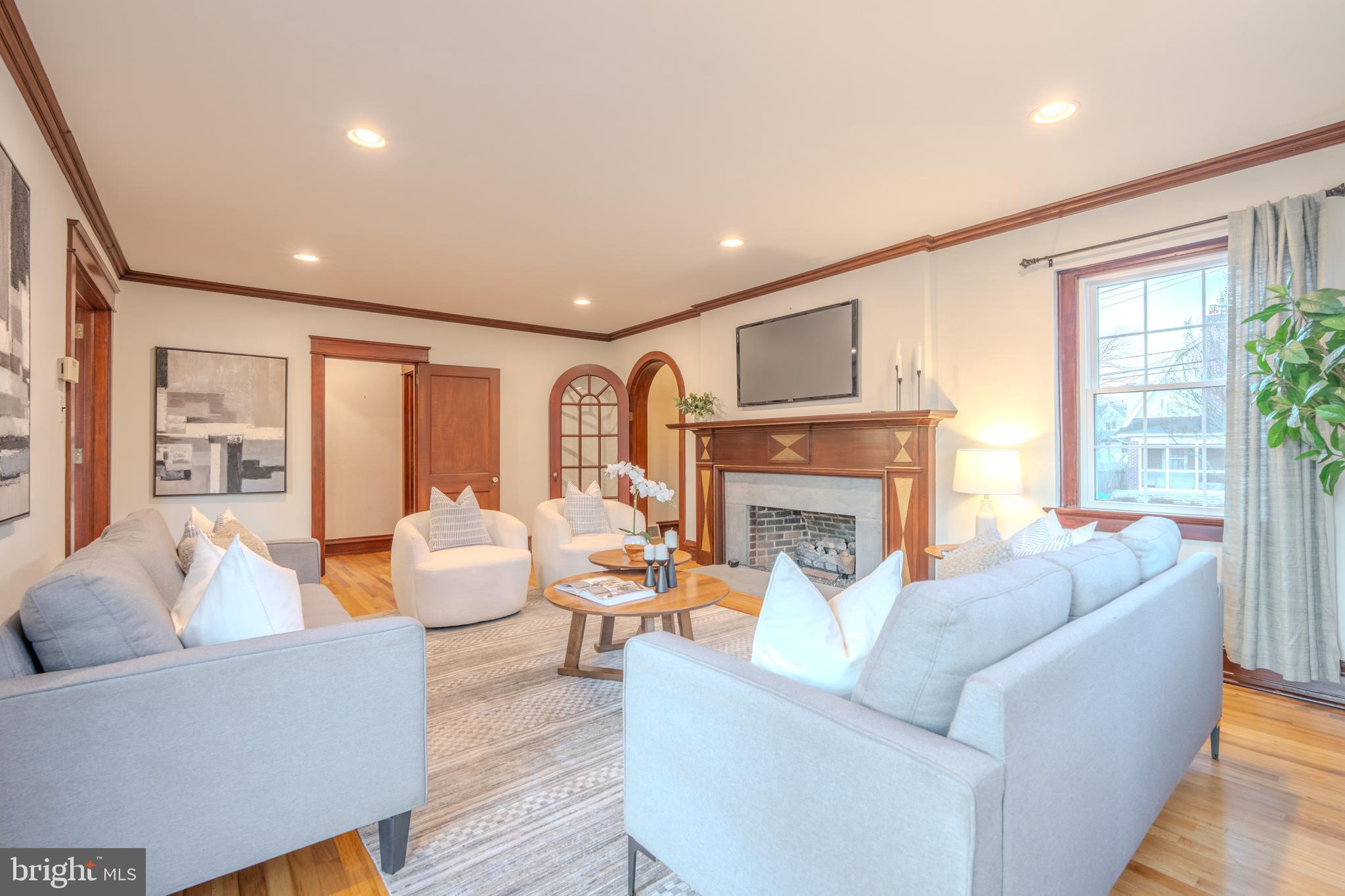 101 W HILLCREST AVENUE