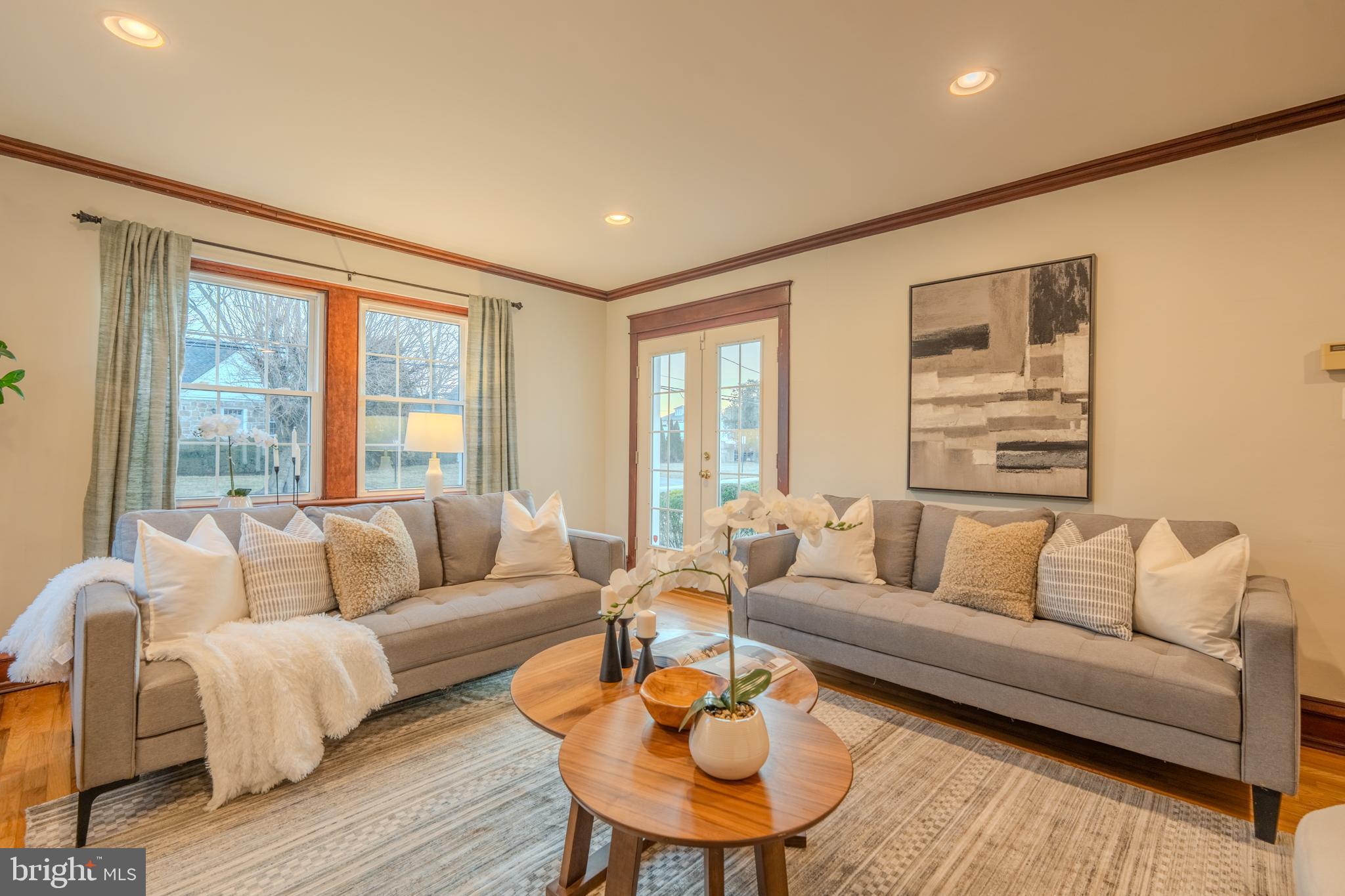 101 W HILLCREST AVENUE