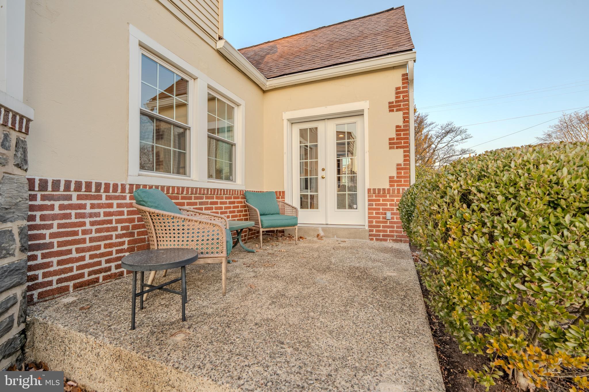 101 W HILLCREST AVENUE