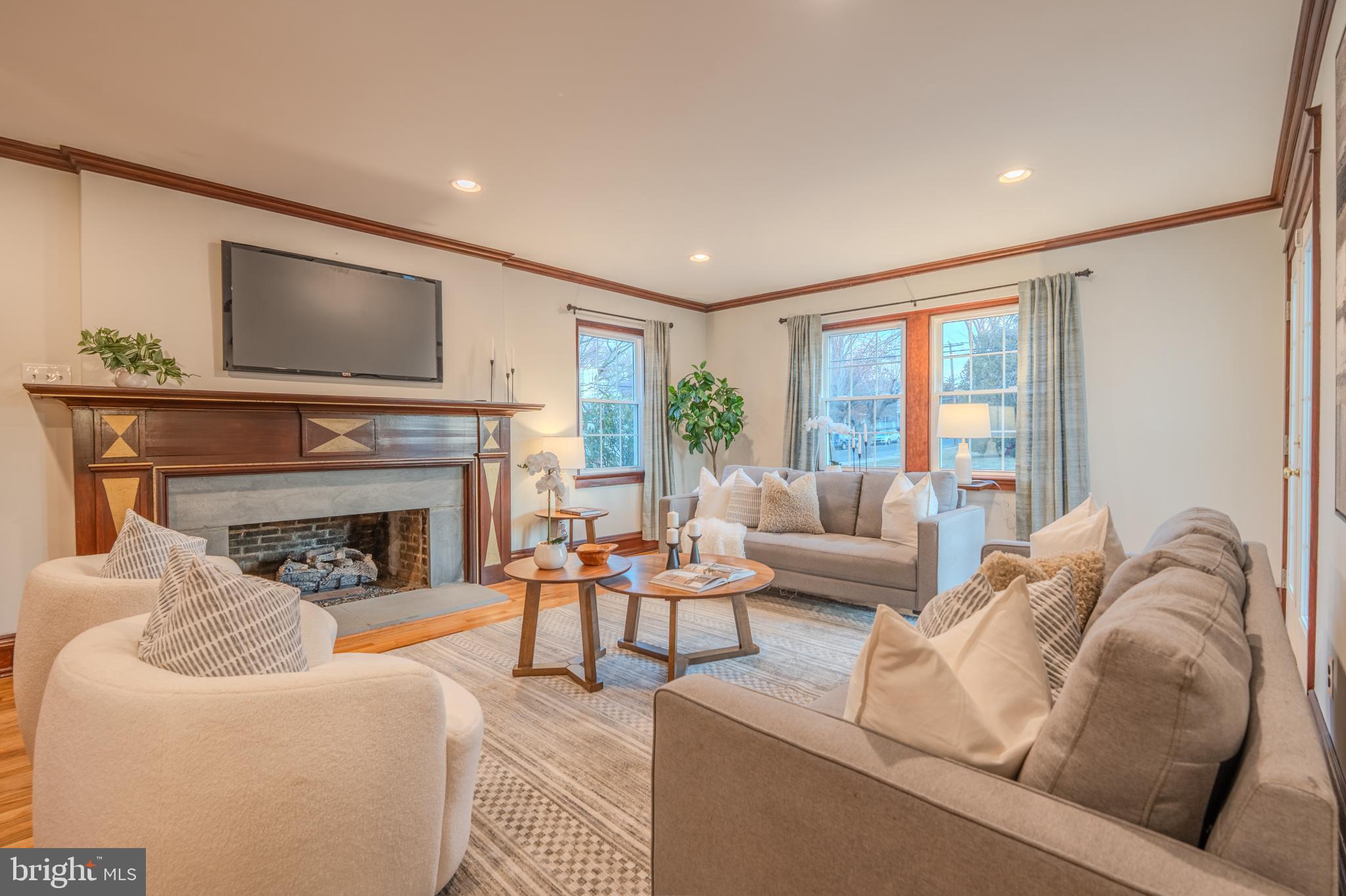 101 W HILLCREST AVENUE