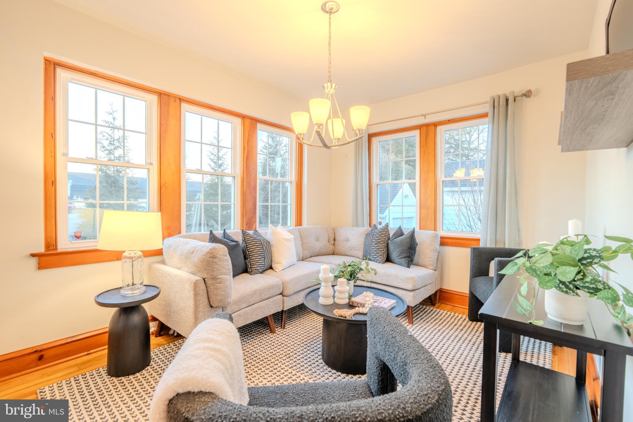 101 W HILLCREST AVENUE