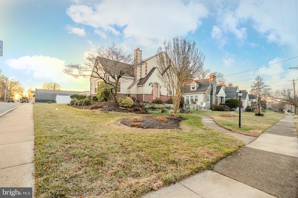 101 W HILLCREST AVENUE