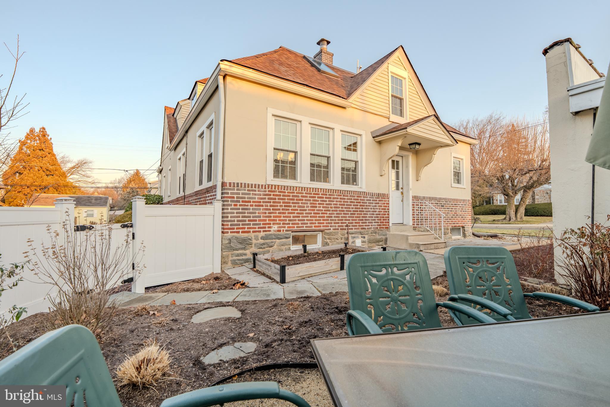 101 W HILLCREST AVENUE