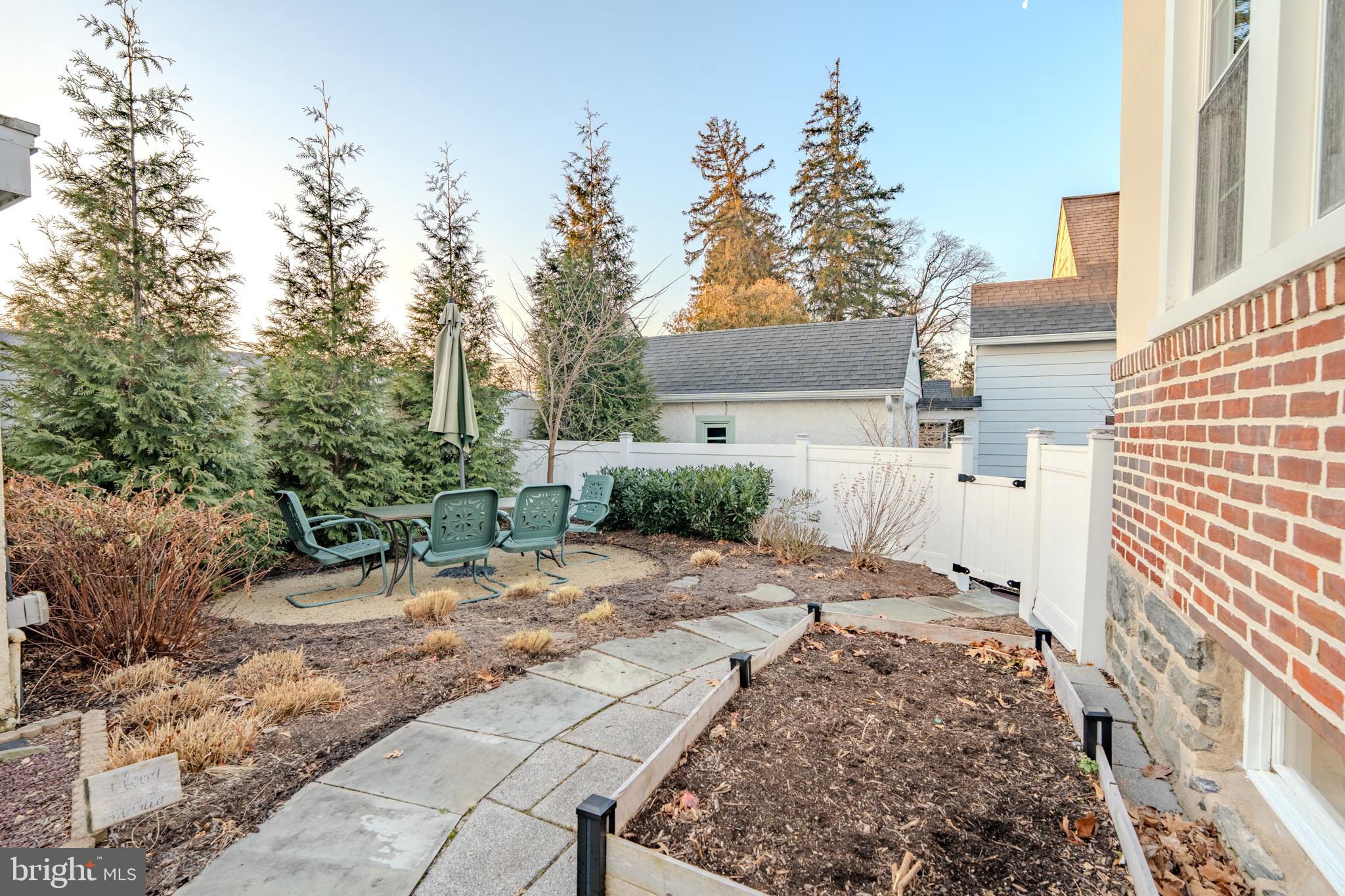 101 W HILLCREST AVENUE