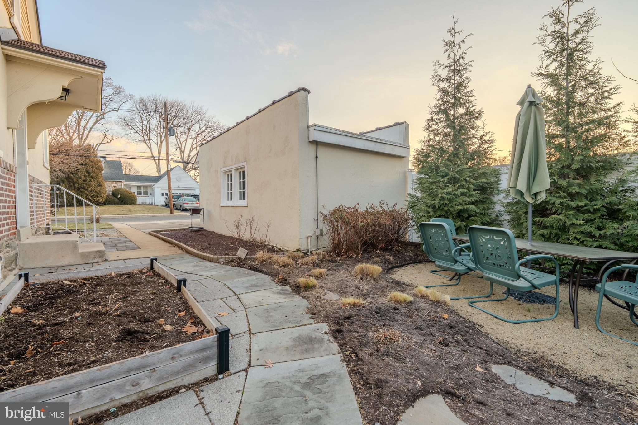 101 W HILLCREST AVENUE