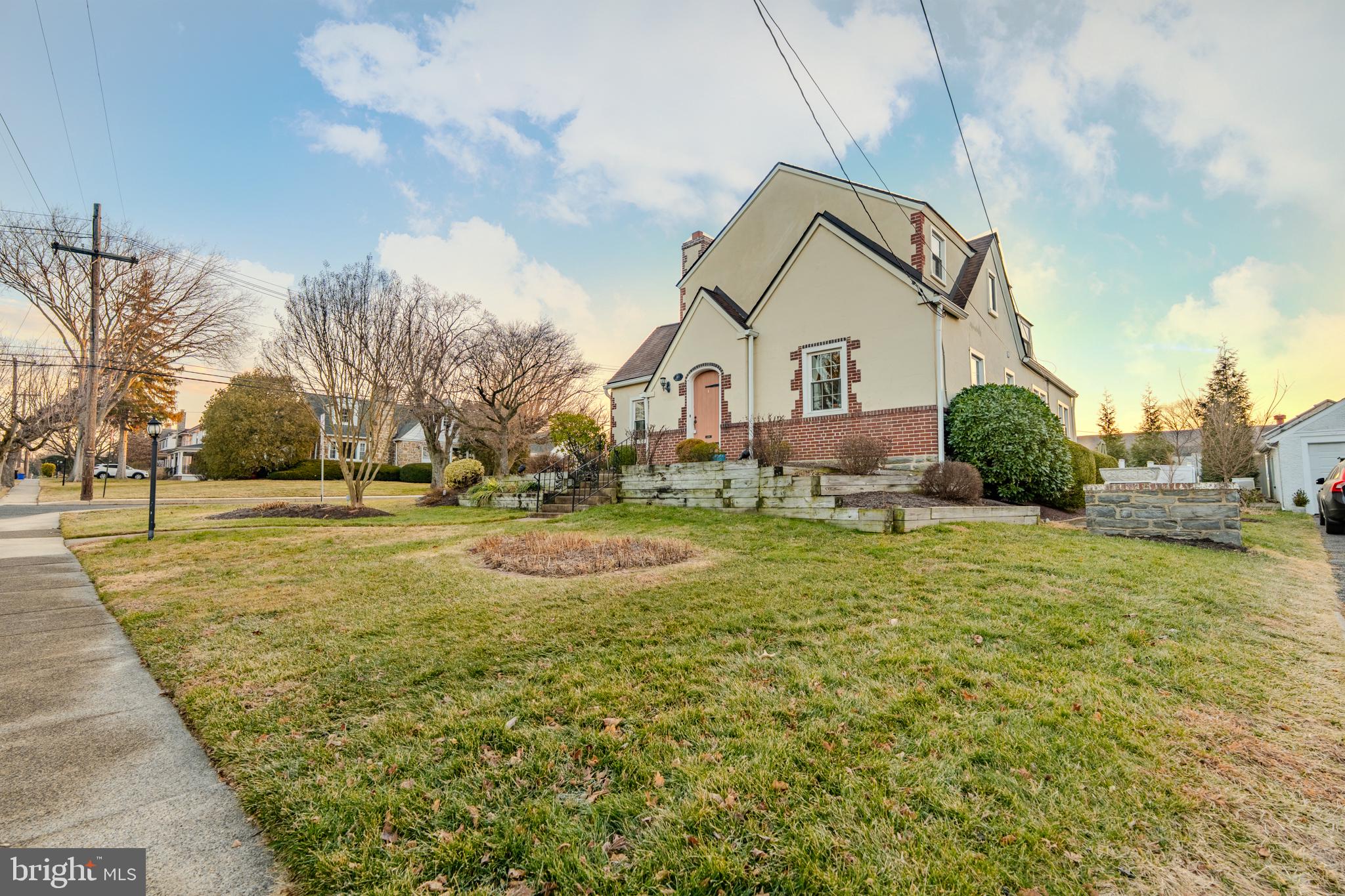 101 W HILLCREST AVENUE