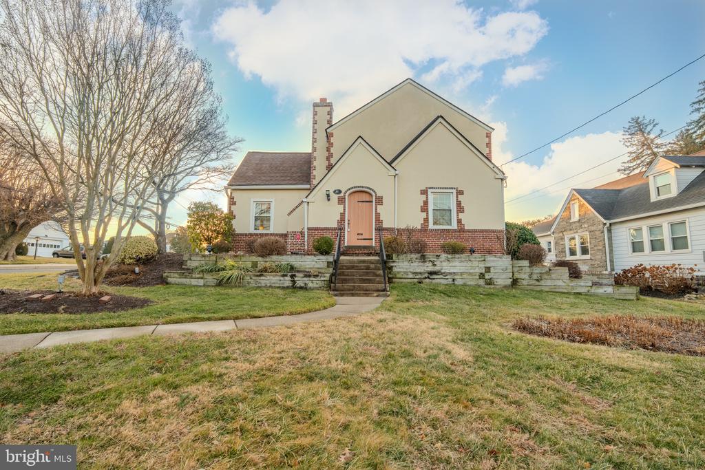 101 W HILLCREST AVENUE