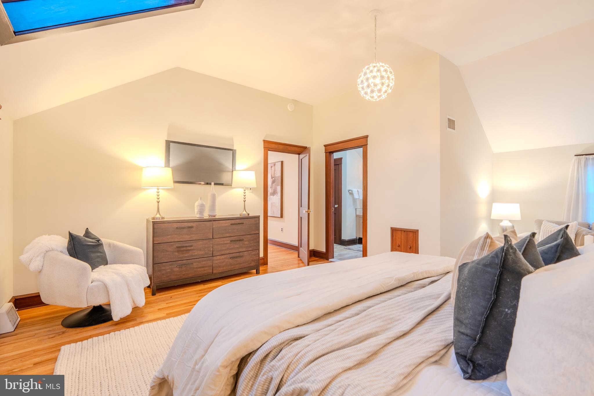 101 W HILLCREST AVENUE