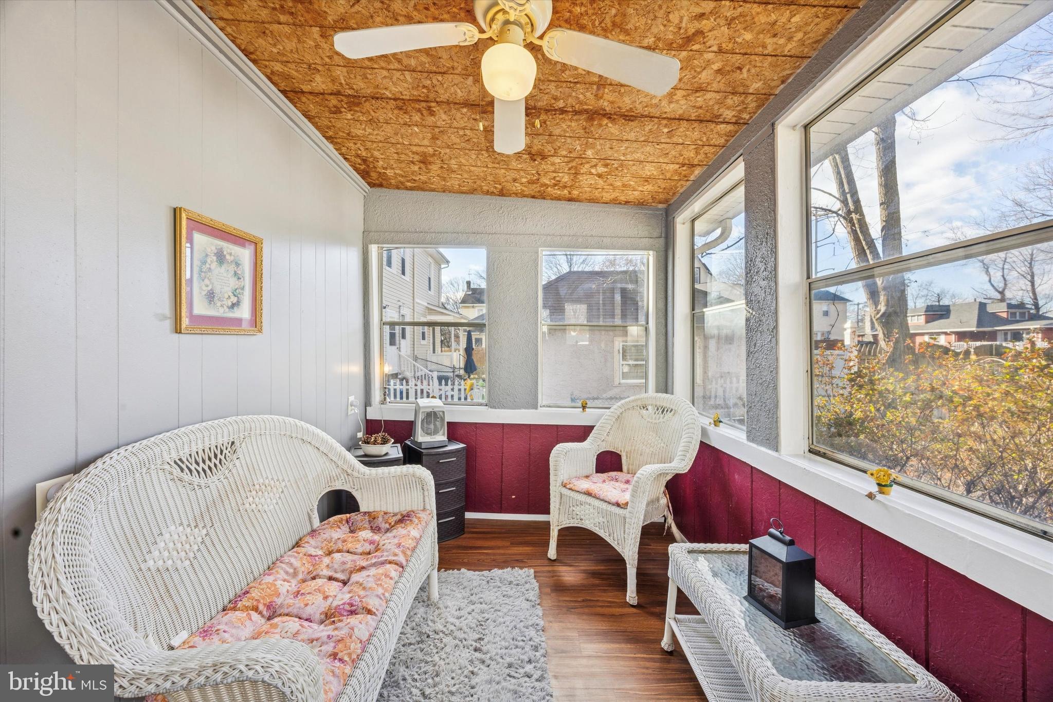 20 N LLANWELLYN AVENUE