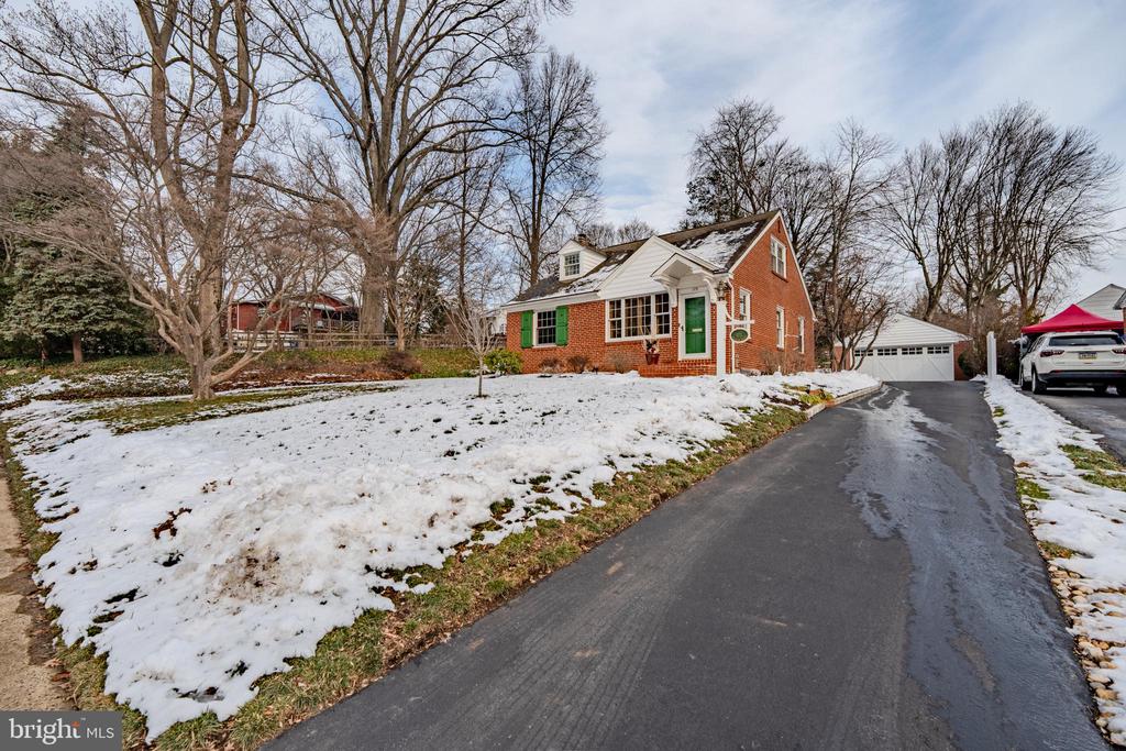 173 HILLVIEW DRIVE