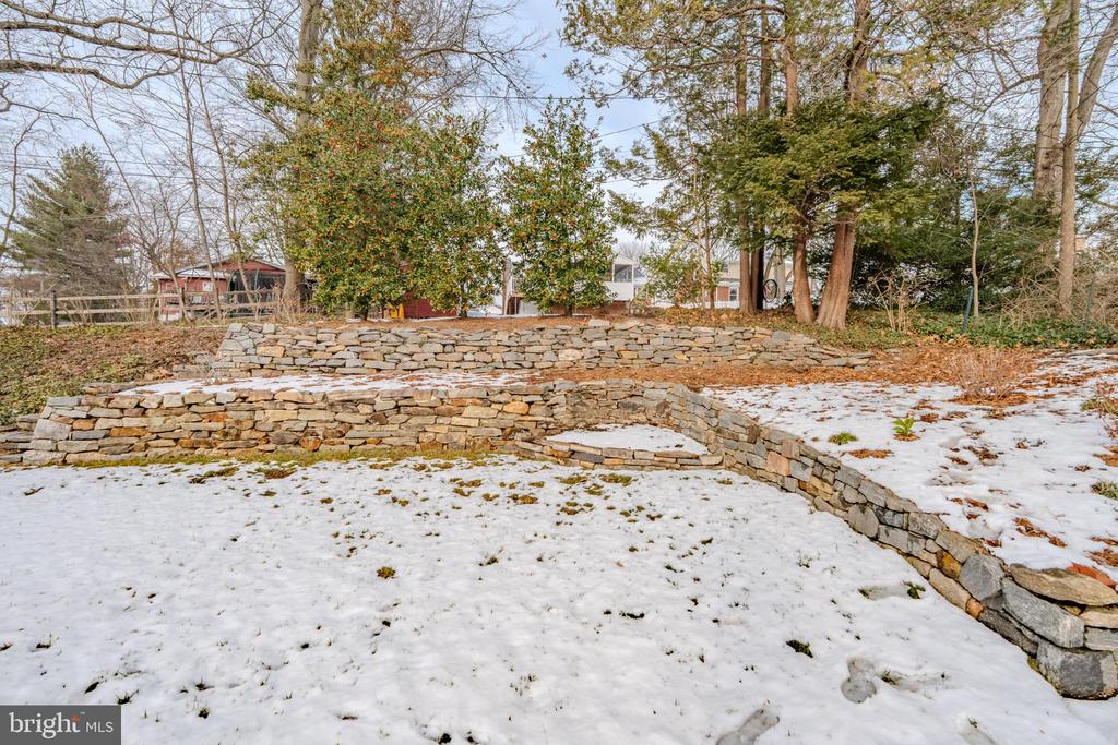 173 HILLVIEW DRIVE