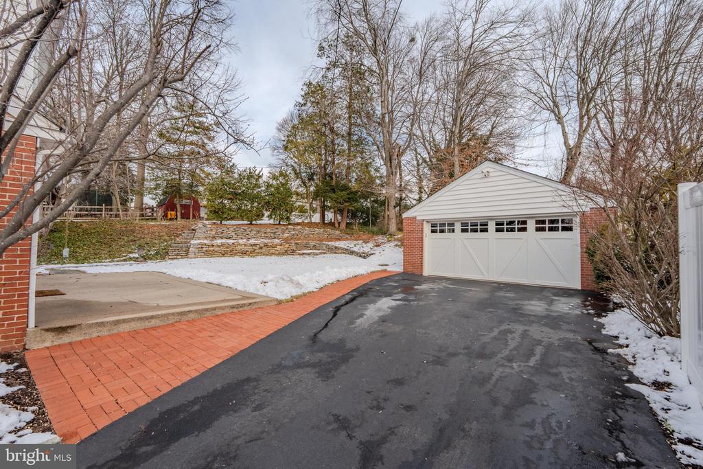 173 HILLVIEW DRIVE