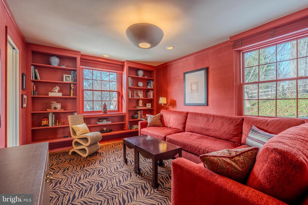 173 HILLVIEW DRIVE