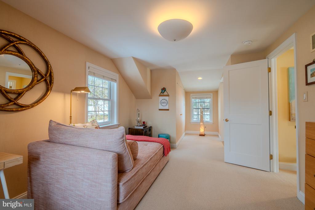 173 HILLVIEW DRIVE