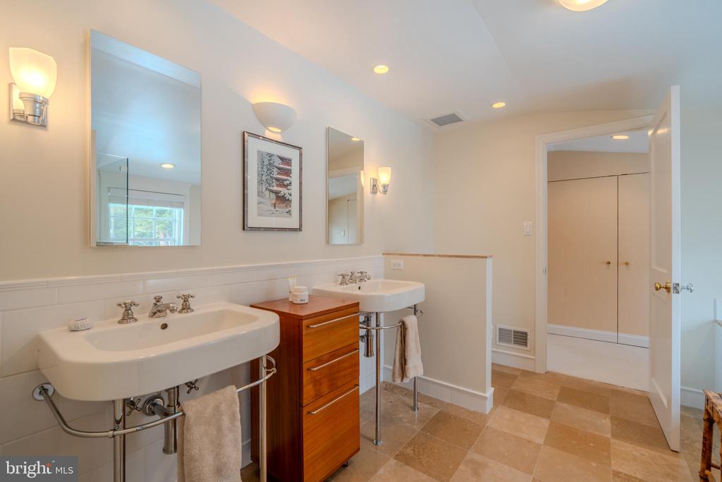 173 HILLVIEW DRIVE