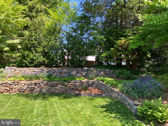 173 HILLVIEW DRIVE