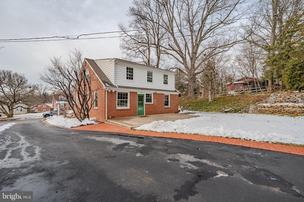 173 HILLVIEW DRIVE