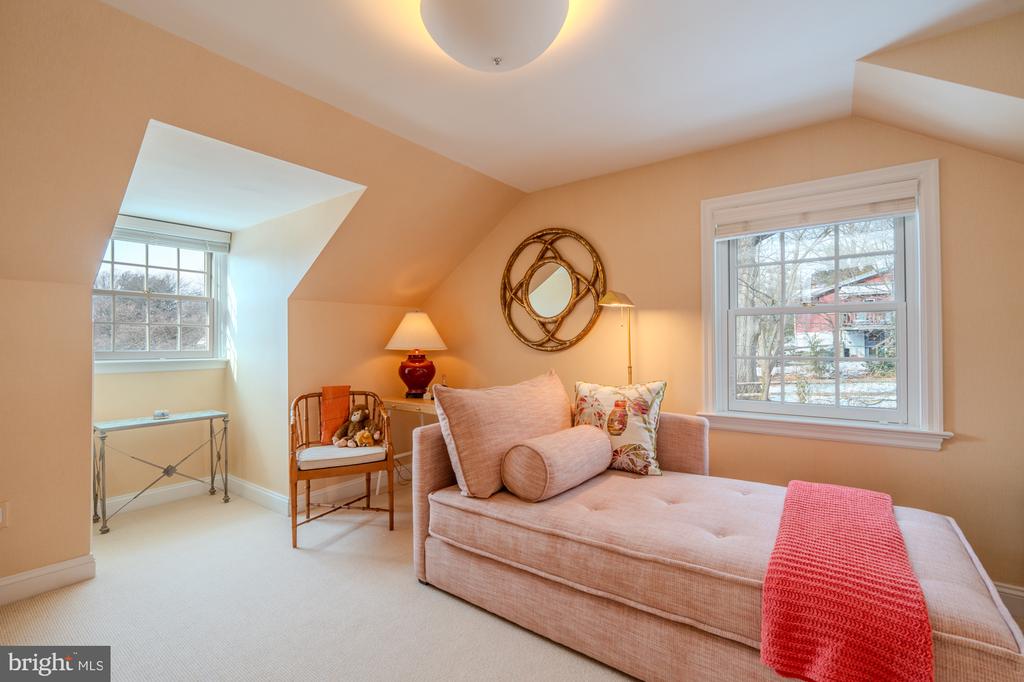 173 HILLVIEW DRIVE